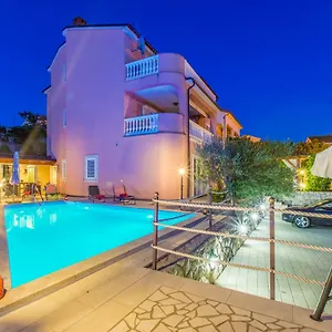 villa-m-crikvenica.primorje-gorskikotar.com/